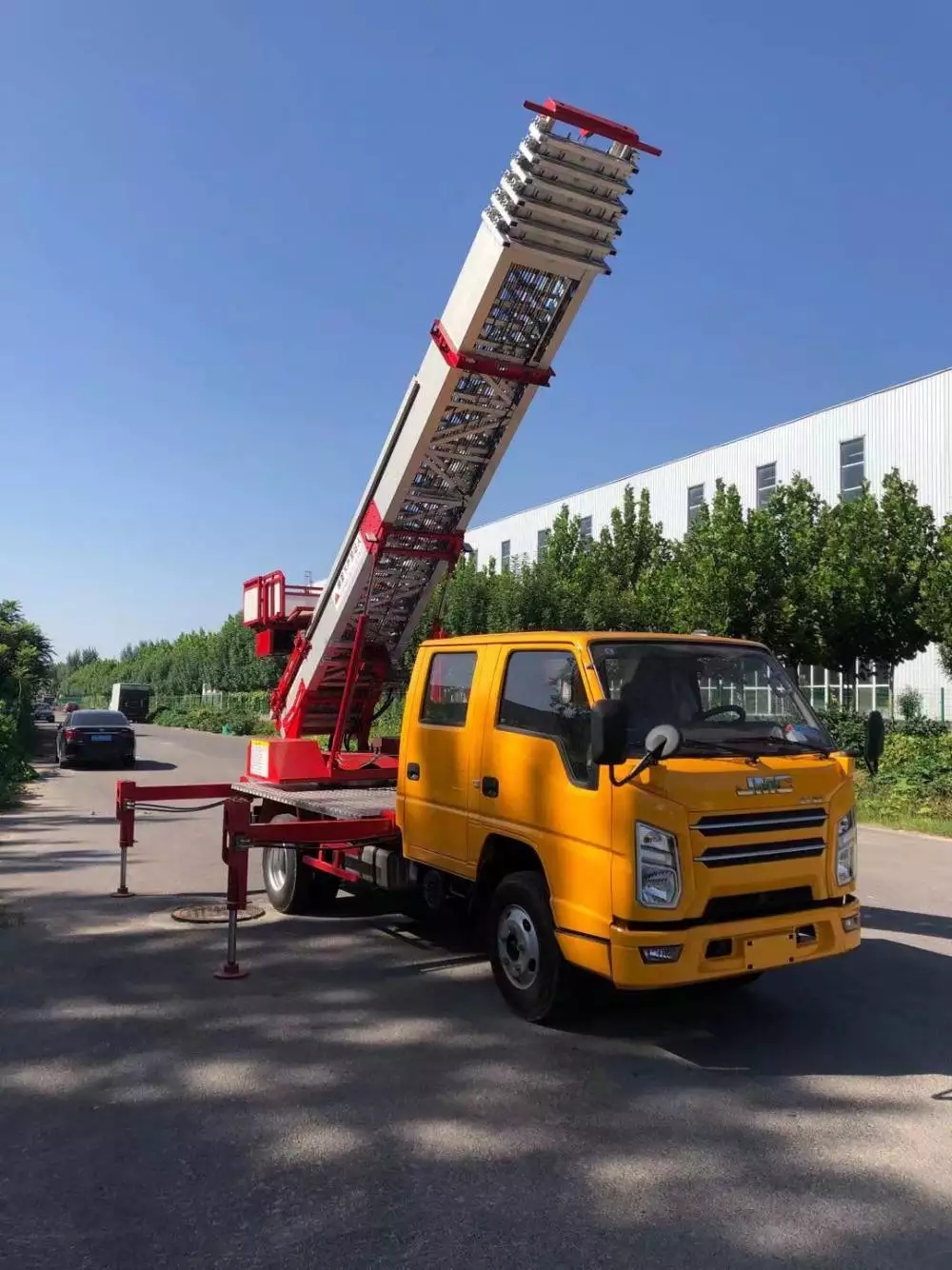 七星关附近的云梯车出租服务：轻松解决高空作业需求