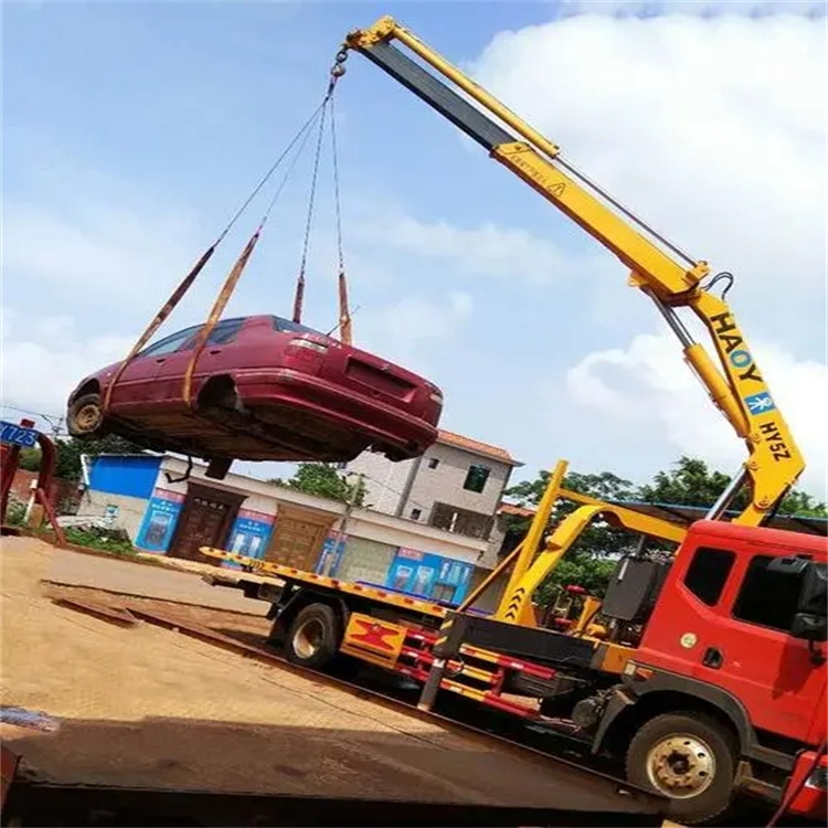 七星关吊车吊汽车的正确方法